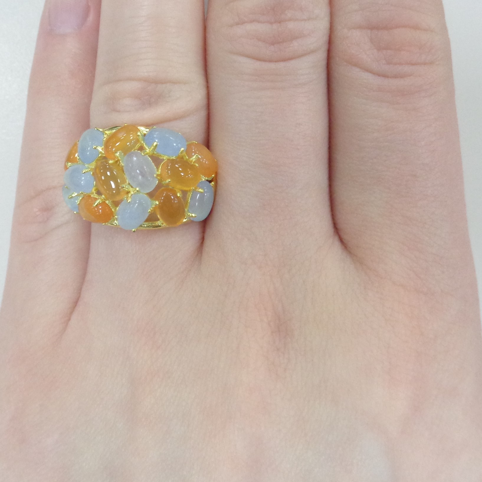 Серебряное кольцо с аквамаринами и халцедонами